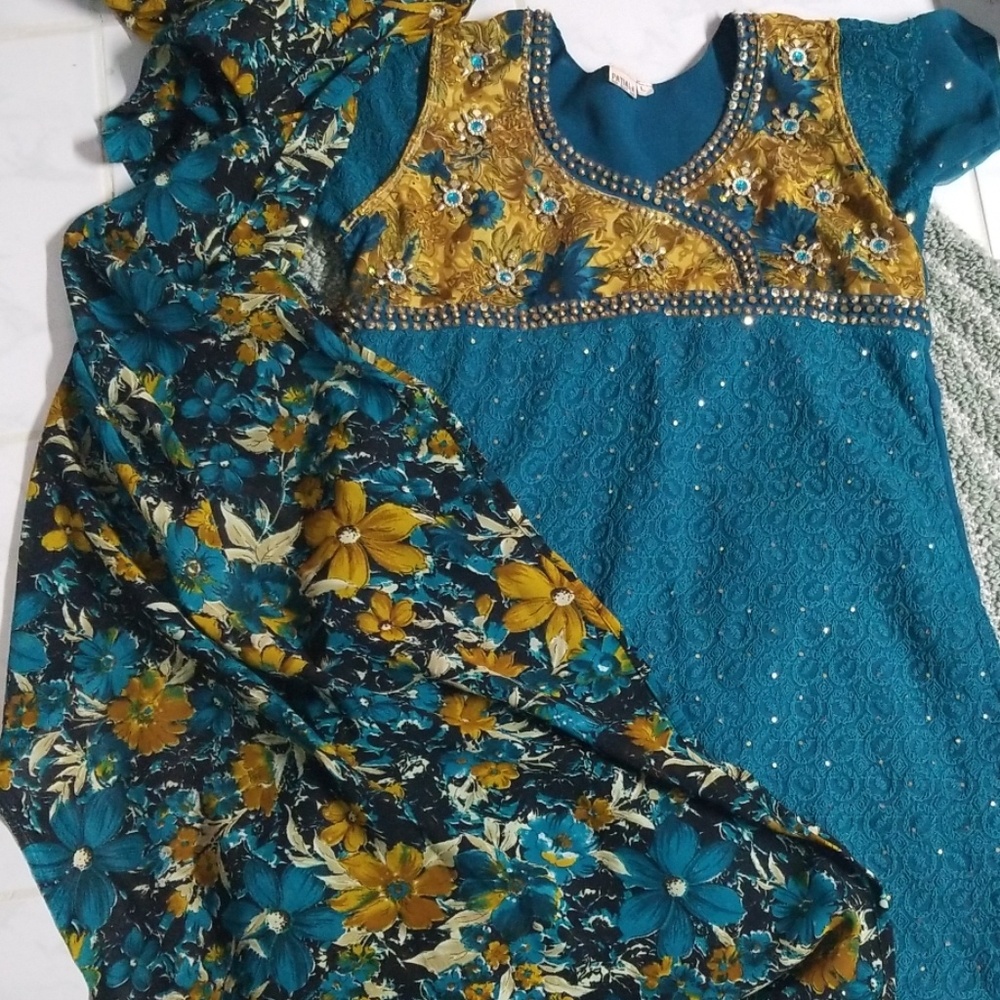 Salwar suit